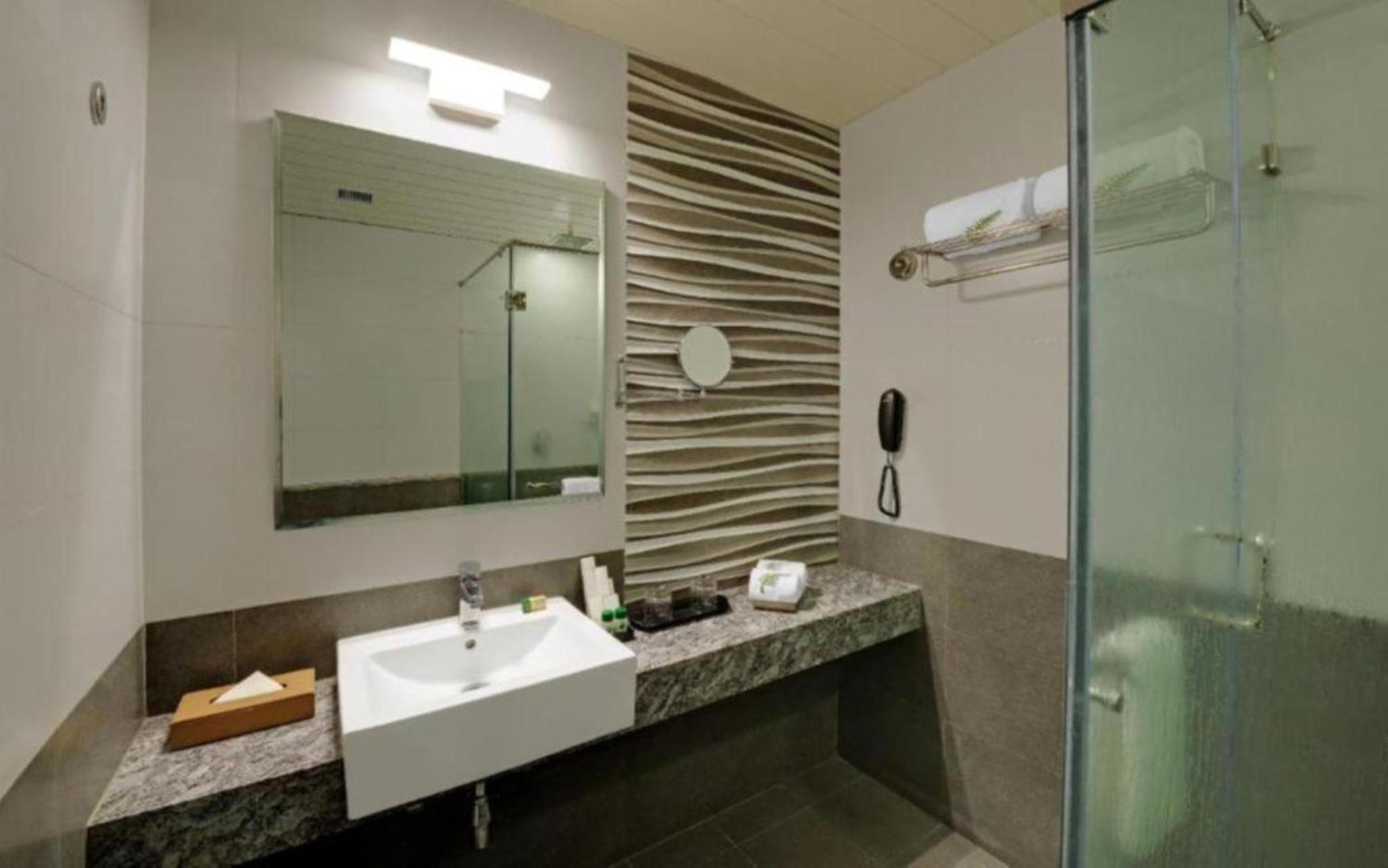 Hotel Seven Inn Near Delhi Airport ニューデリー エクステリア 写真